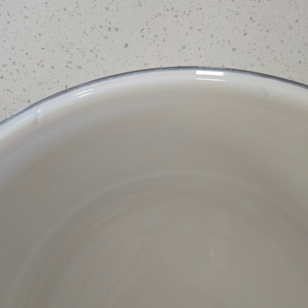 Vintage White Enamel Wash Basin 16.5" Bowl Farmhouse Decor Rustic Metal Dark Rim - Picture 5 of 10